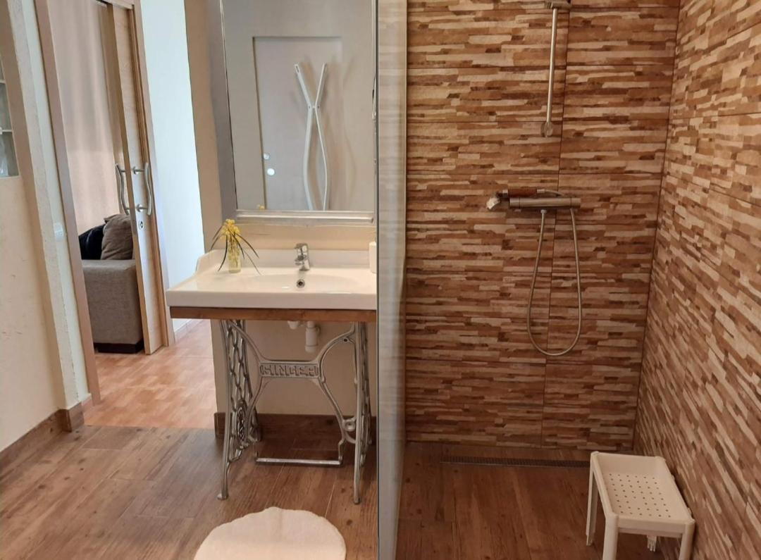 Comodo Apartamento Deltebre Exteriör bild